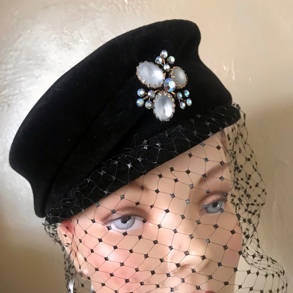 GLAMOROUS 1950s\' BLACK VELVET FELT VINTAGE HAT WITH JEWEL TRIM AND VEIL main image 8